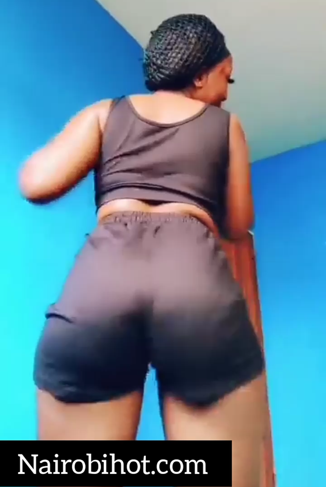 KU girl goes live dancing naked